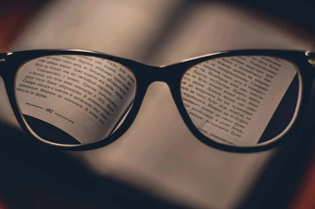 Eyeglasses reflecting text from a screen
